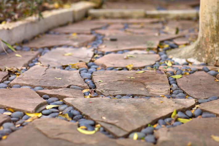 flagstone with river rock outline path