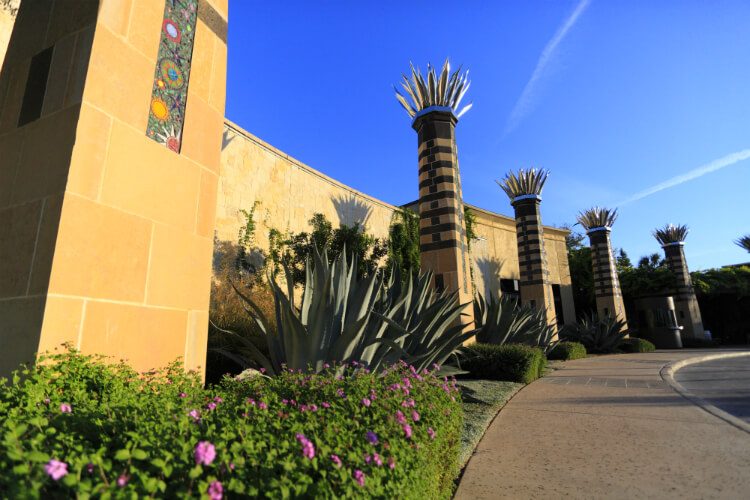 la cantera entrance agave plants and agave statues