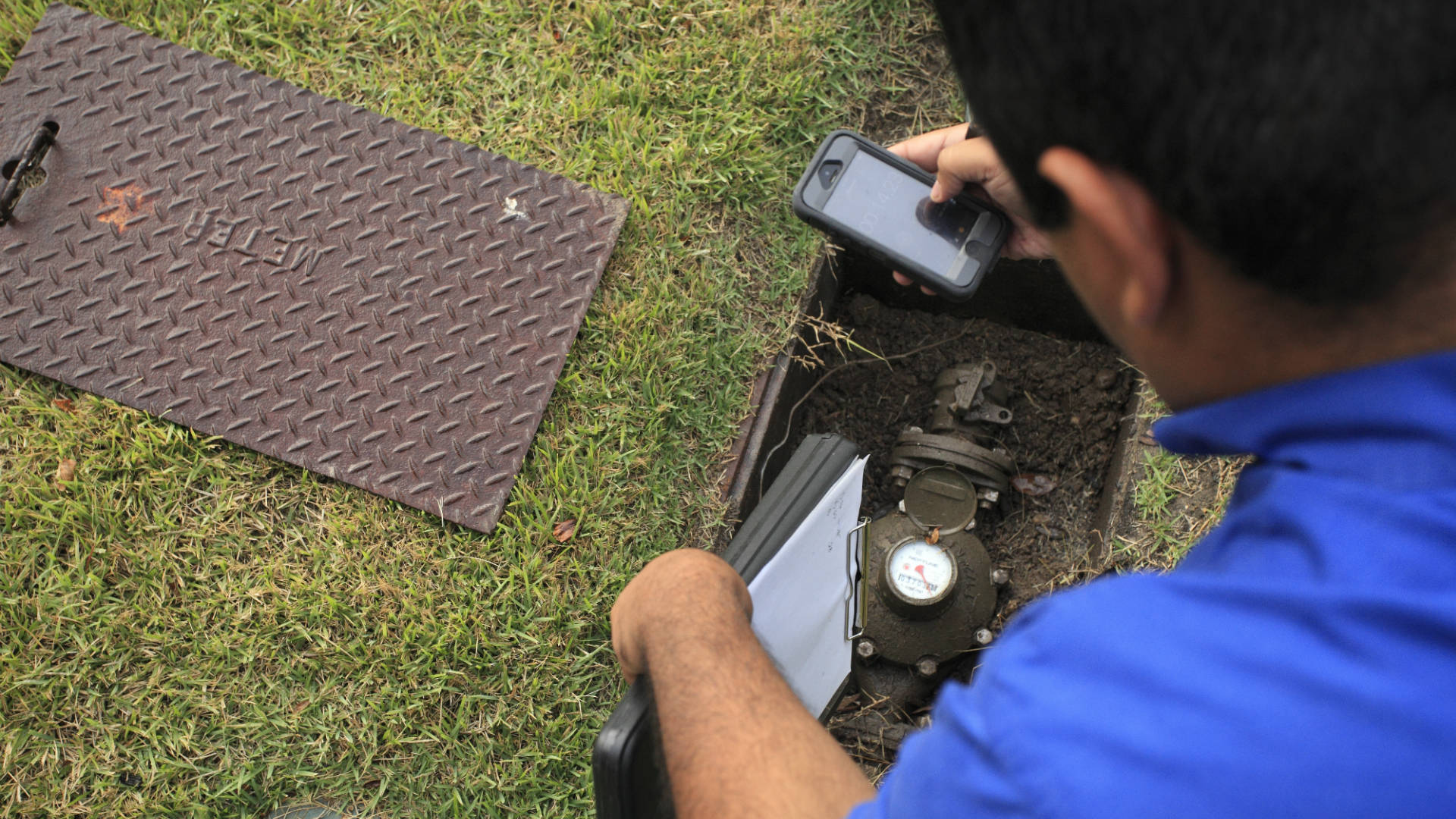 Irrigation consultant check meter.